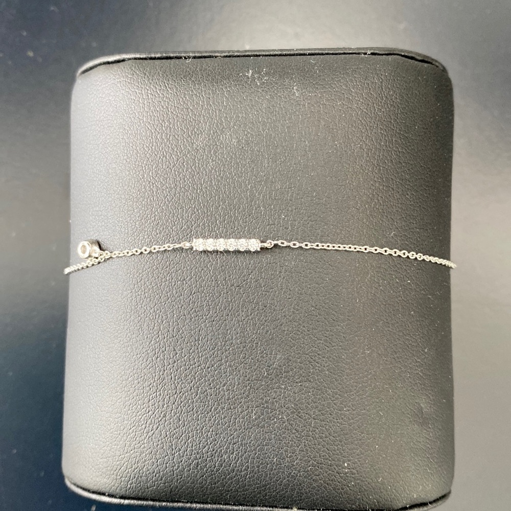 LaFonn NWOT Dainty cz Bar Bracelet